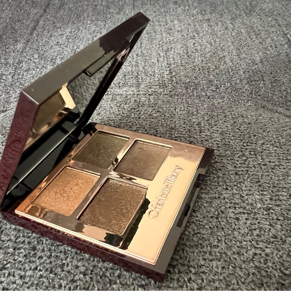 Charlotte Tilbury Eyeshadow Palette - Gold and Brown Hues - The Rebel - Olive
